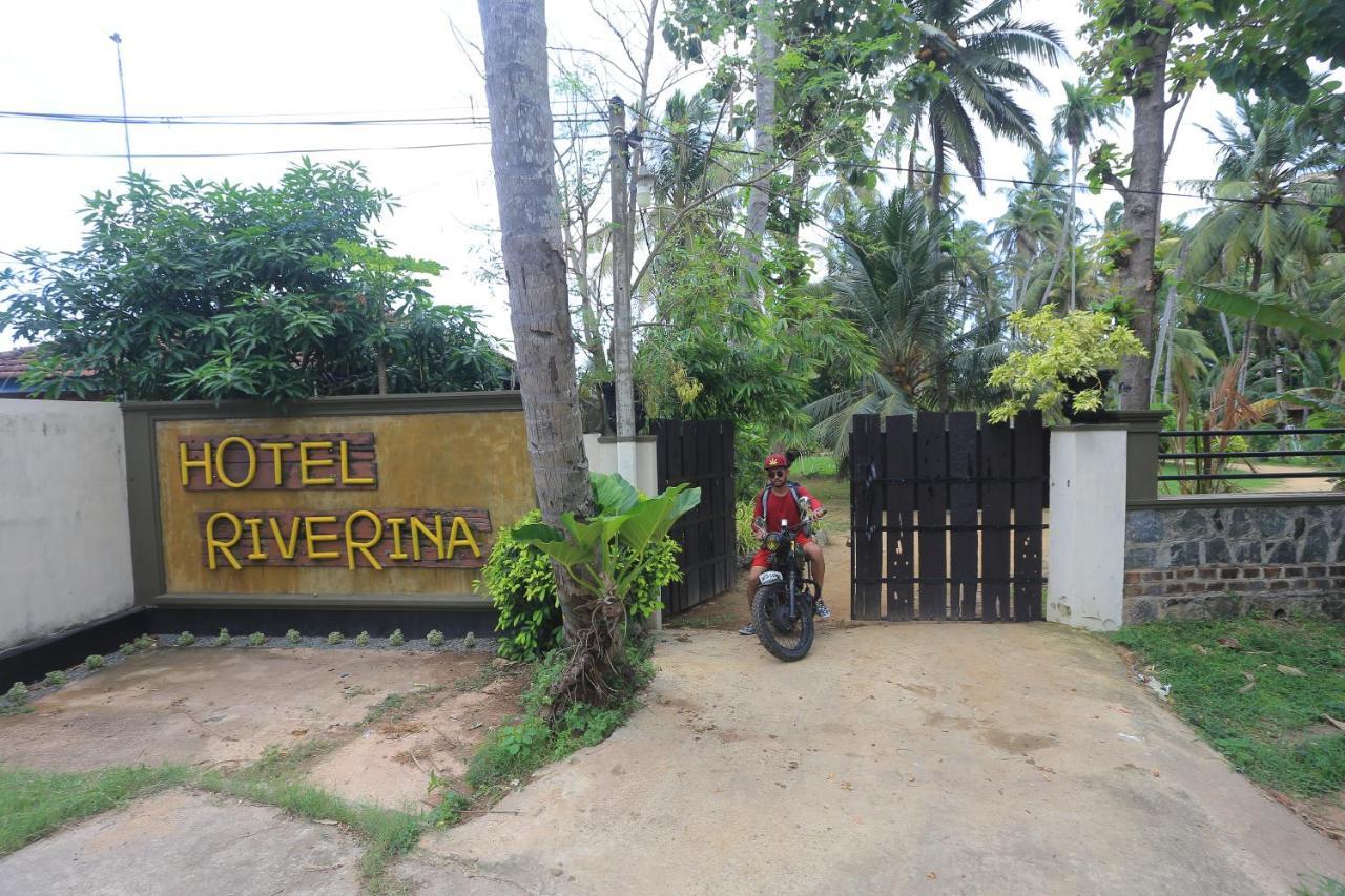 Riverrina Hotel *